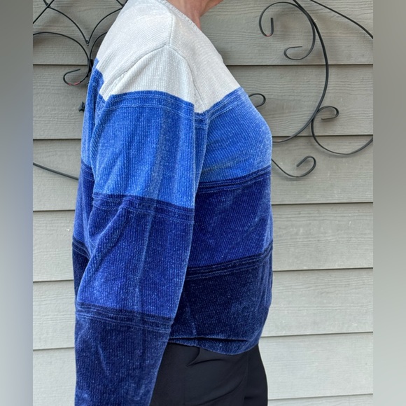 Soft cozy sweater, size L. - Picture 2 of 3